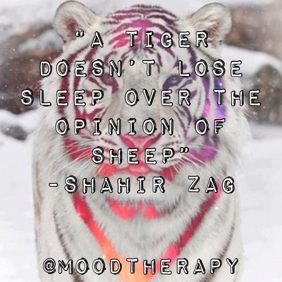 925 Sterling Silver Arrow Threader Hoop Earrings in Polished or Oxidized Black - Picture 7 of 7